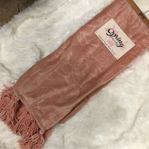 Spring Serenity NWT Embossed Tassel Throw 50 X 60 - Picture 5 of 5